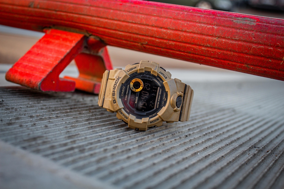 Relojes digitales: el acento urbano que rompe la rutina del armario clásico