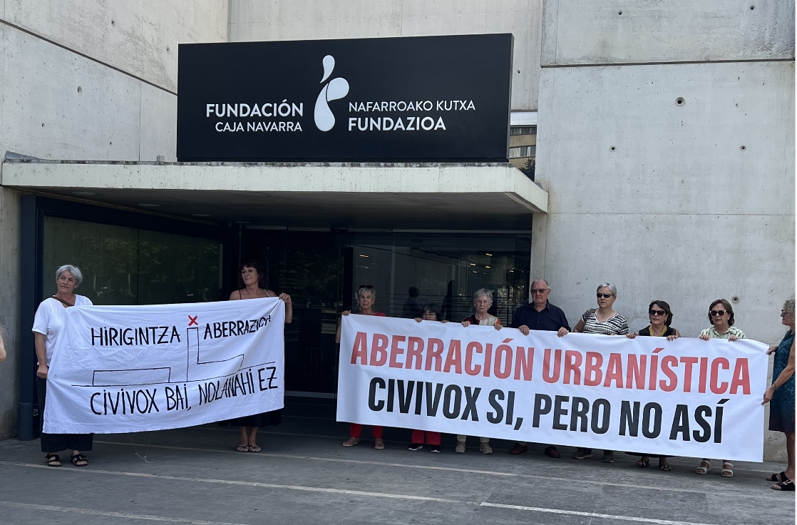 Vecinos de la Avenida de Bayona mantienen su rechazo al PEAU de Telefónica y cuestionan el proceso participativo