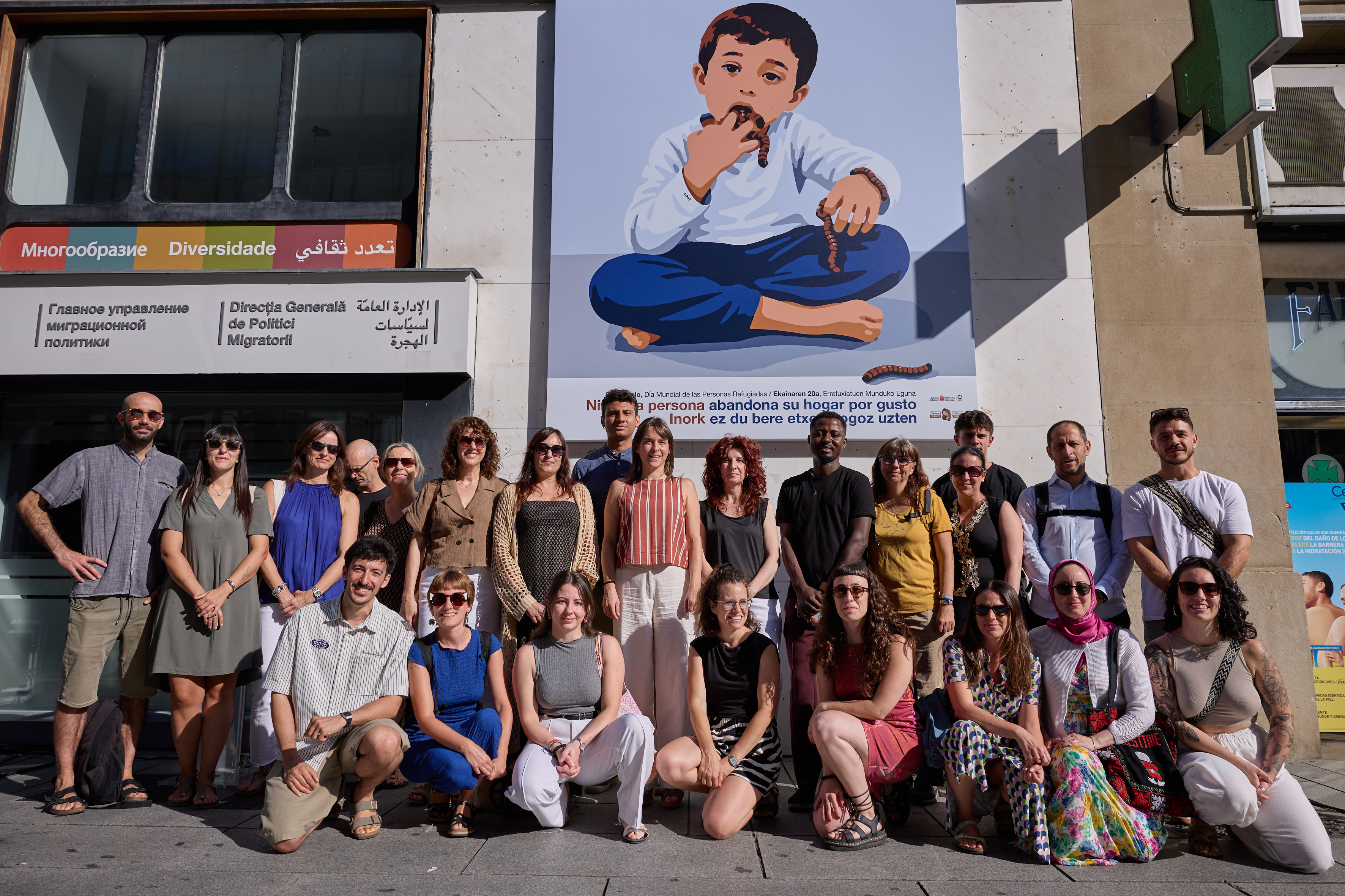 Un mural de LKN refleja en Pamplona la dura realidad de las personas refugiadas