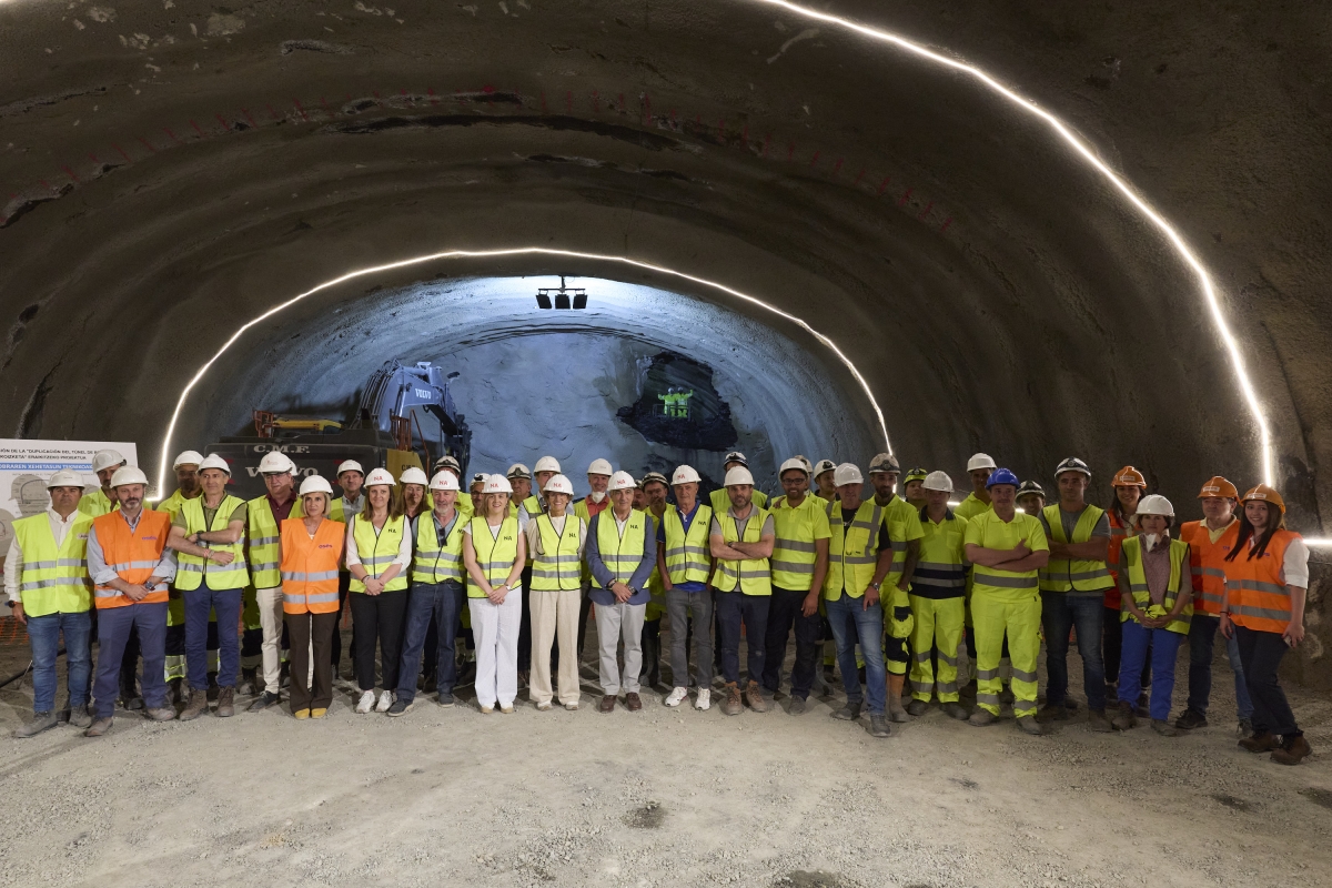 El túnel de Belate une sus dos bocas y Chivite reivindica la obra como 