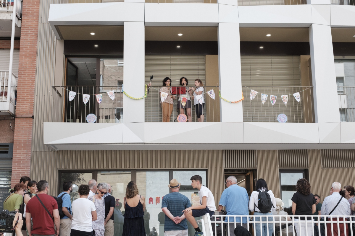 Azpilagaña estrena centro comunitario pionero en Navarra con un acto protagonizado por los colectivos del barrio