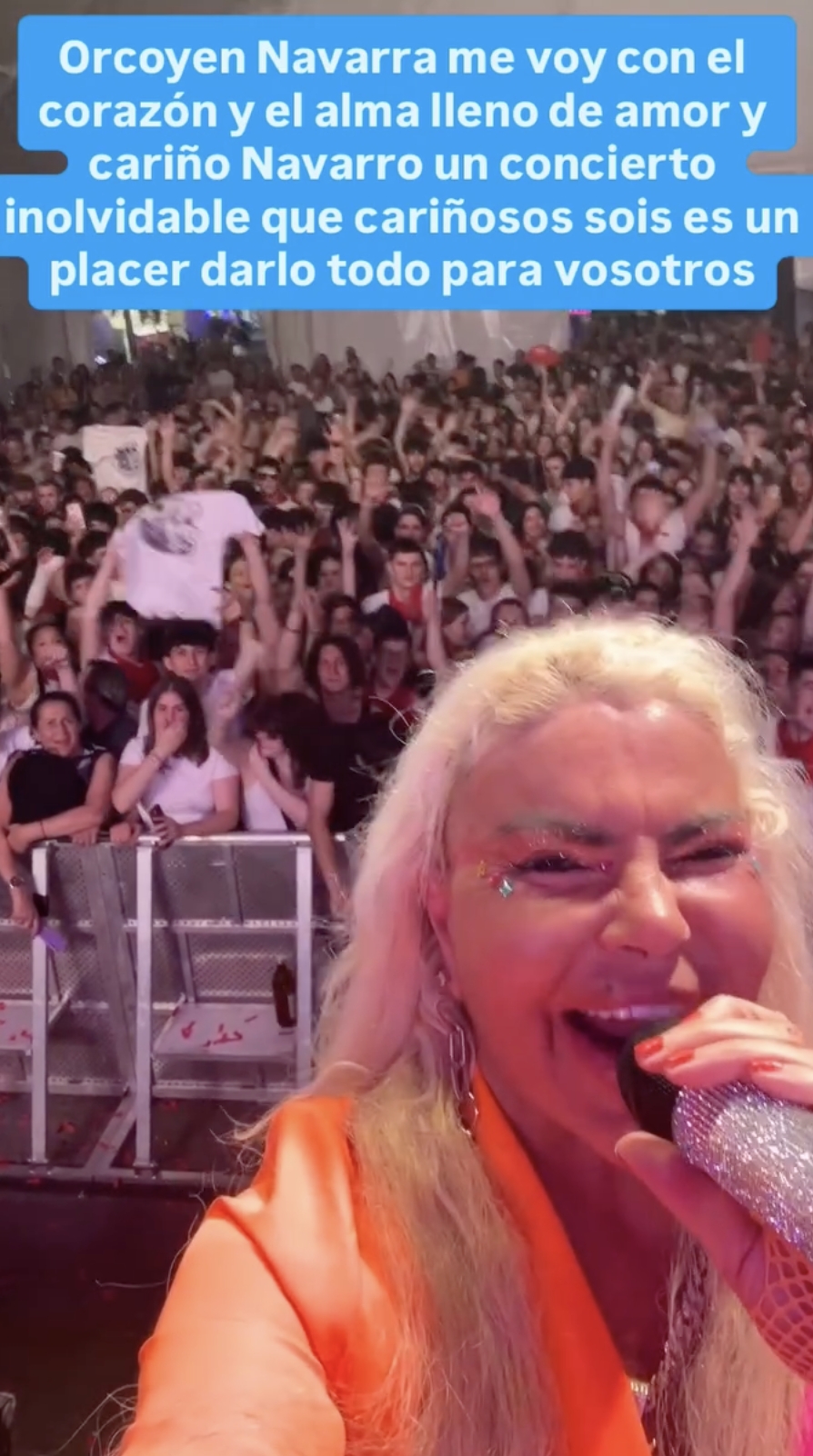 Leticia Sabater actúa en las fiestas de Orkoien ante una carpa repleta de público