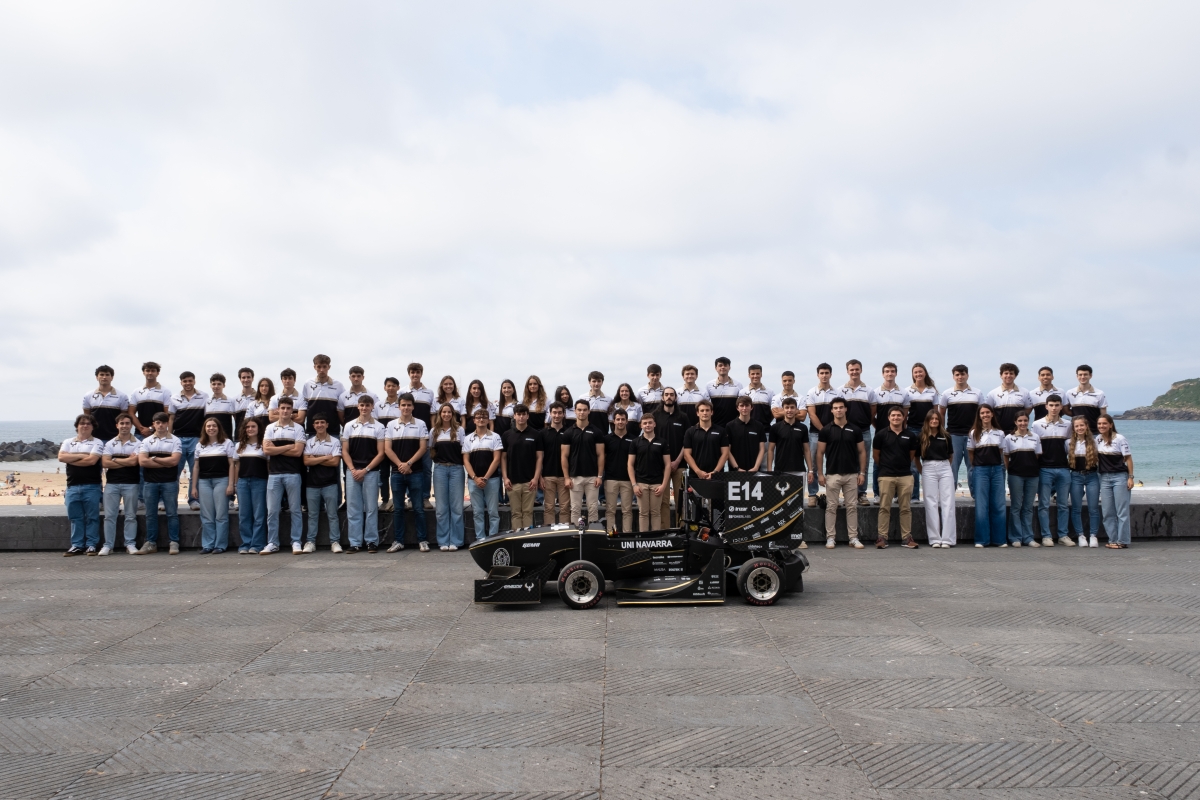 Tecnun eRacing presenta en San Sebastián el primer monoplaza autónomo de su historia, con siete estudiantes navarros 