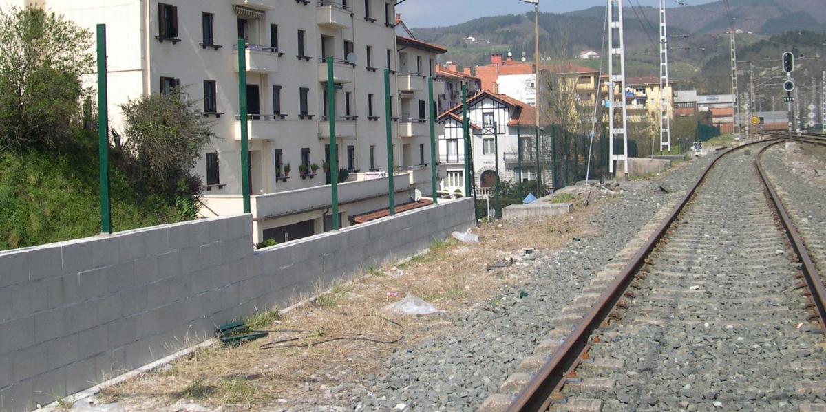 Adif invertirá 1,8 millones de euros en instalar más de dos kilómetros de vallado en la vía ferroviaria en Arakil