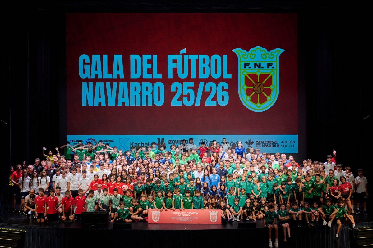 El fútbol navarro se viste de gala en Barañáin para celebrar a sus 56 campeones de liga