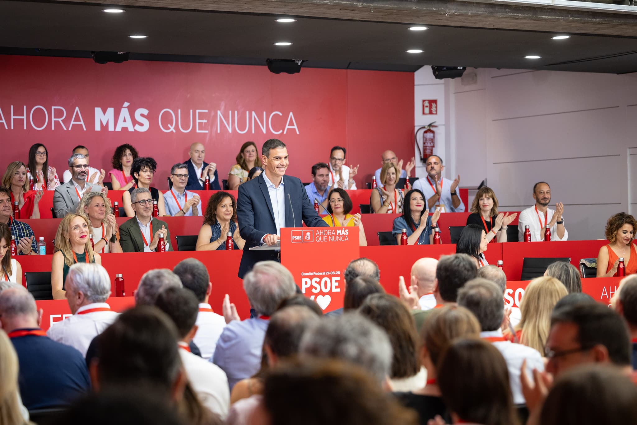 Chivite se queda en Navarra por los incendios y manda al Comité Federal del PSOE un mensaje de resistencia 