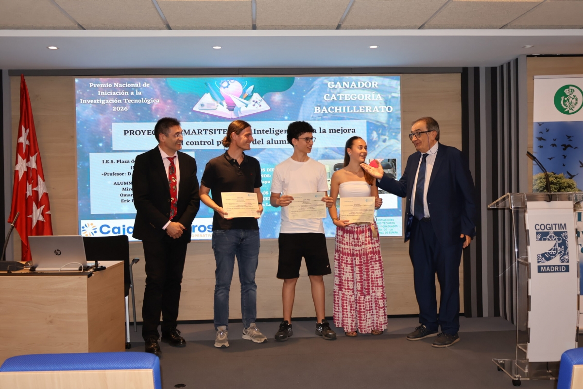 Tres estudiantes del IES Plaza de la Cruz ganan el Premio Nacional de Iniciación a la Investigación Tecnológica 