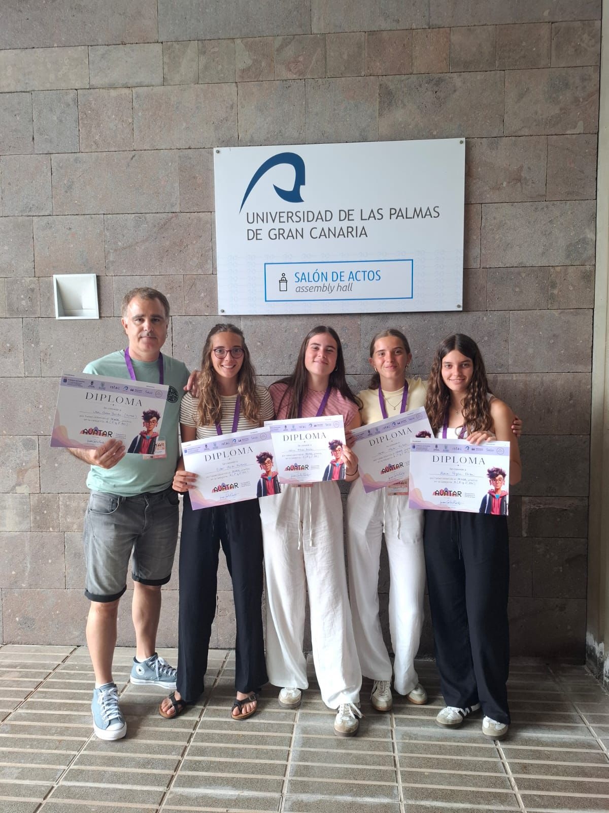 Alumnas del IES Sarriguren BHI y estudiantes de Andalucía ganan el torneo nacional de estadística Avatar en Gran Canaria