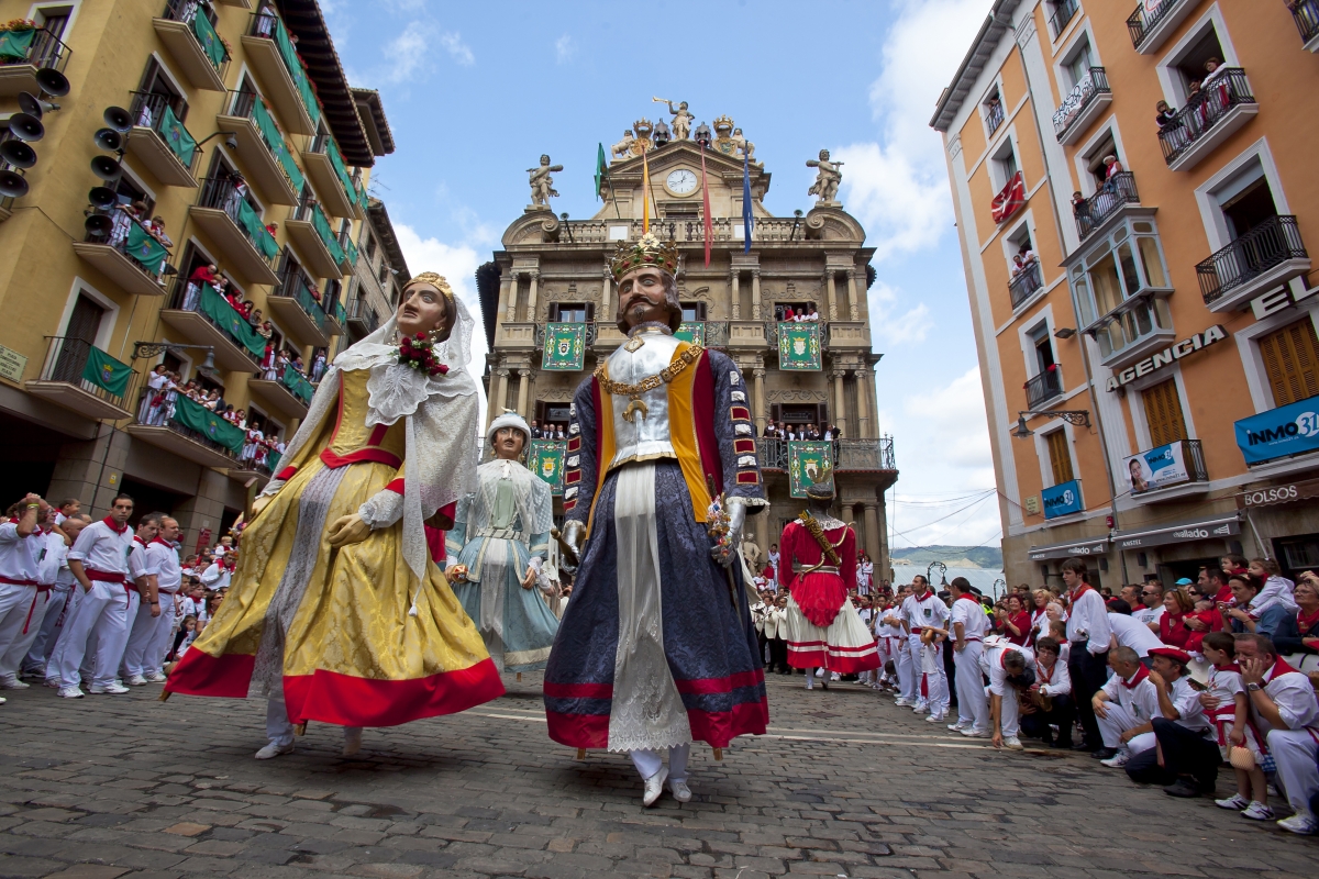 La Comparsa de Gigantes y Cabezudos recorrerá las calles de Pamplona cada día de San Fermín 2026