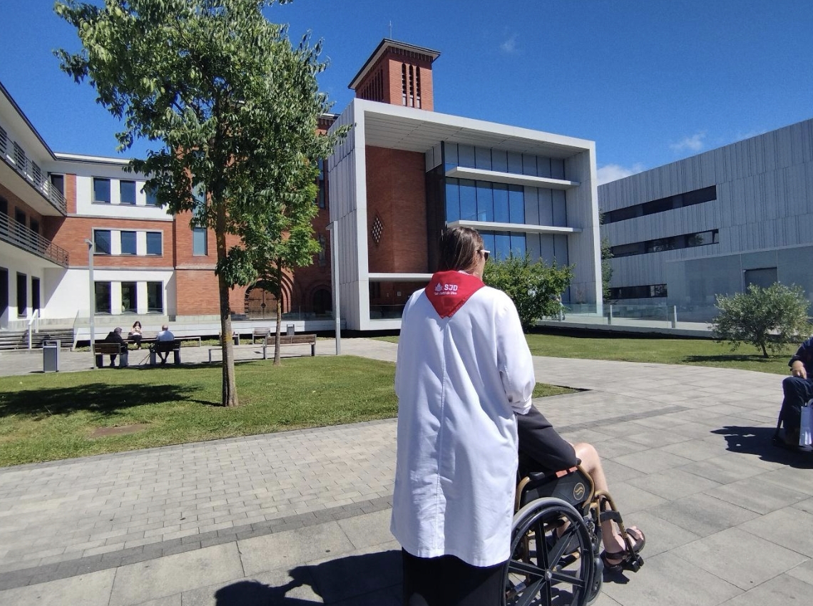 El Hospital San Juan de Dios de Pamplona-Tudela lleva el espíritu de San Fermín a sus pacientes