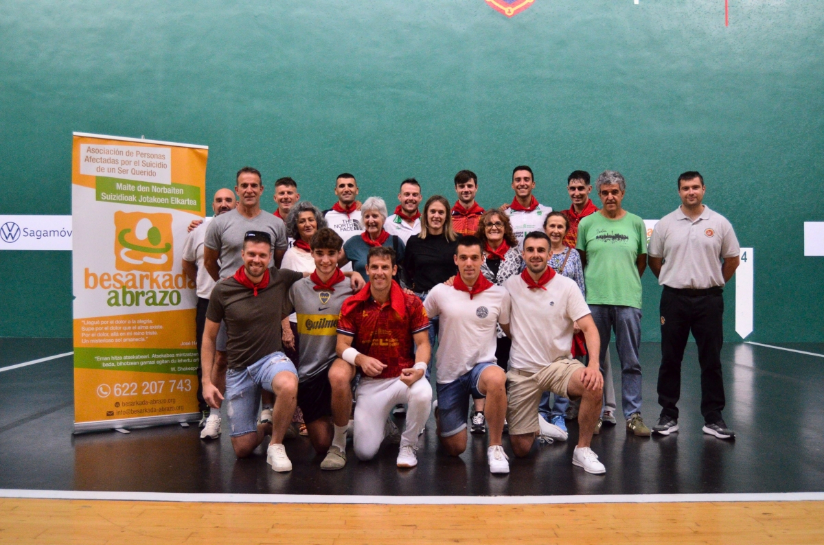 Arribillaga y Apeztegia se proclaman campeones del V Masters navarro de pelota a mano en el Labrit