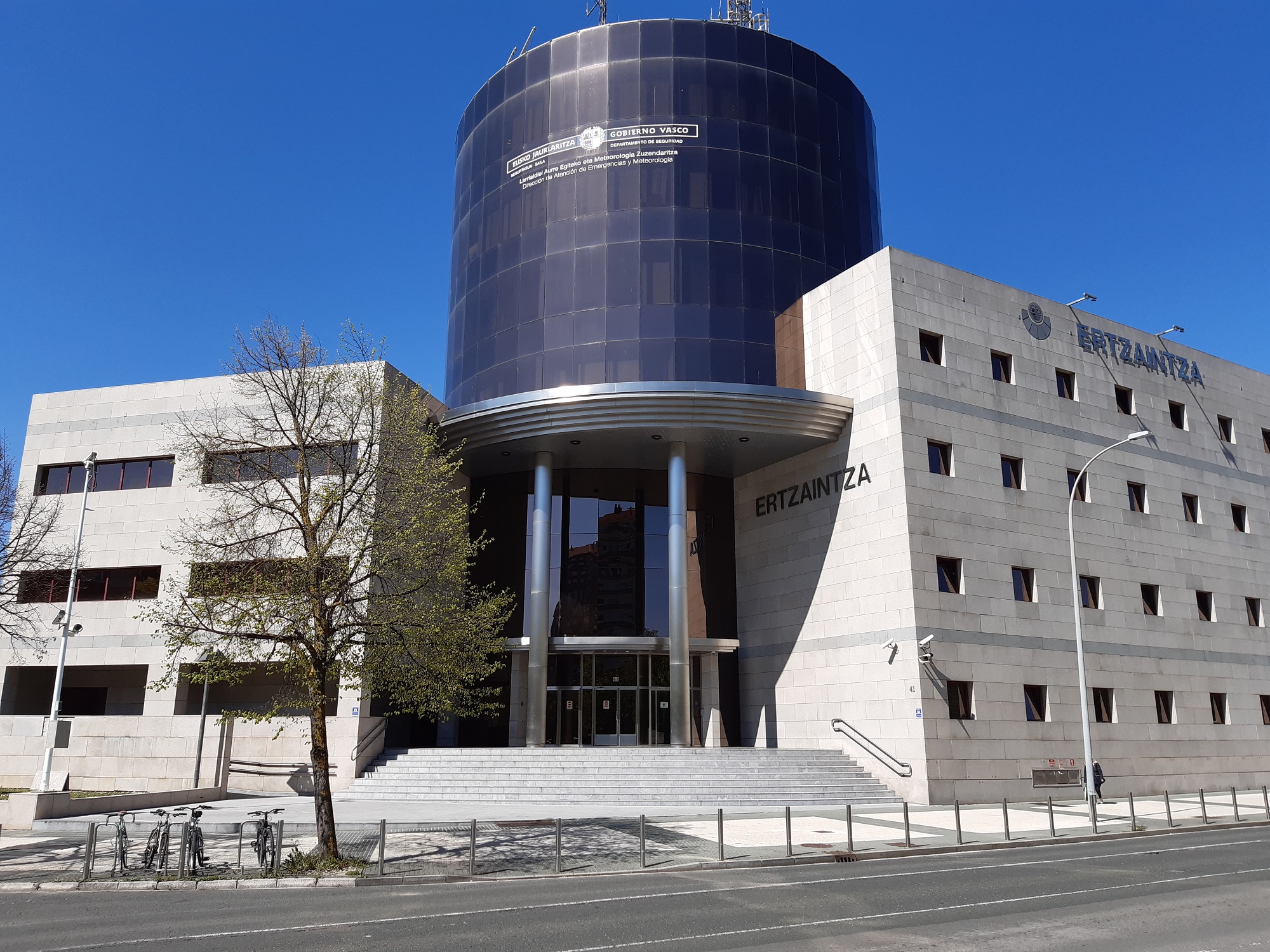 Detenidos dos hombres por una brutal agresión para robar un móvil en la avenida Gasteiz de Vitoria