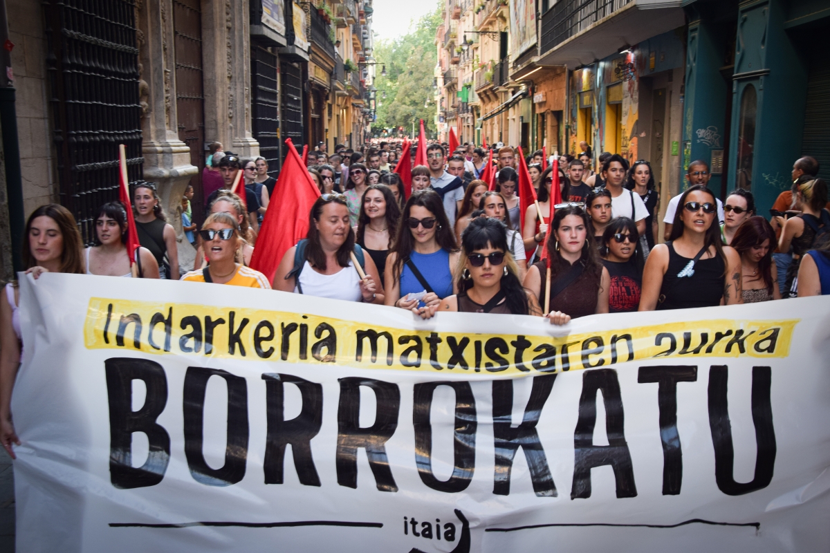 Itaia Iruñerria recorre las calles del Casco Viejo en una marcha contra la violencia machista 