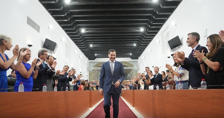 Juanma Moreno defiende el pacto con Vox para lograr estabilidad en su toma de posesión en Andalucía