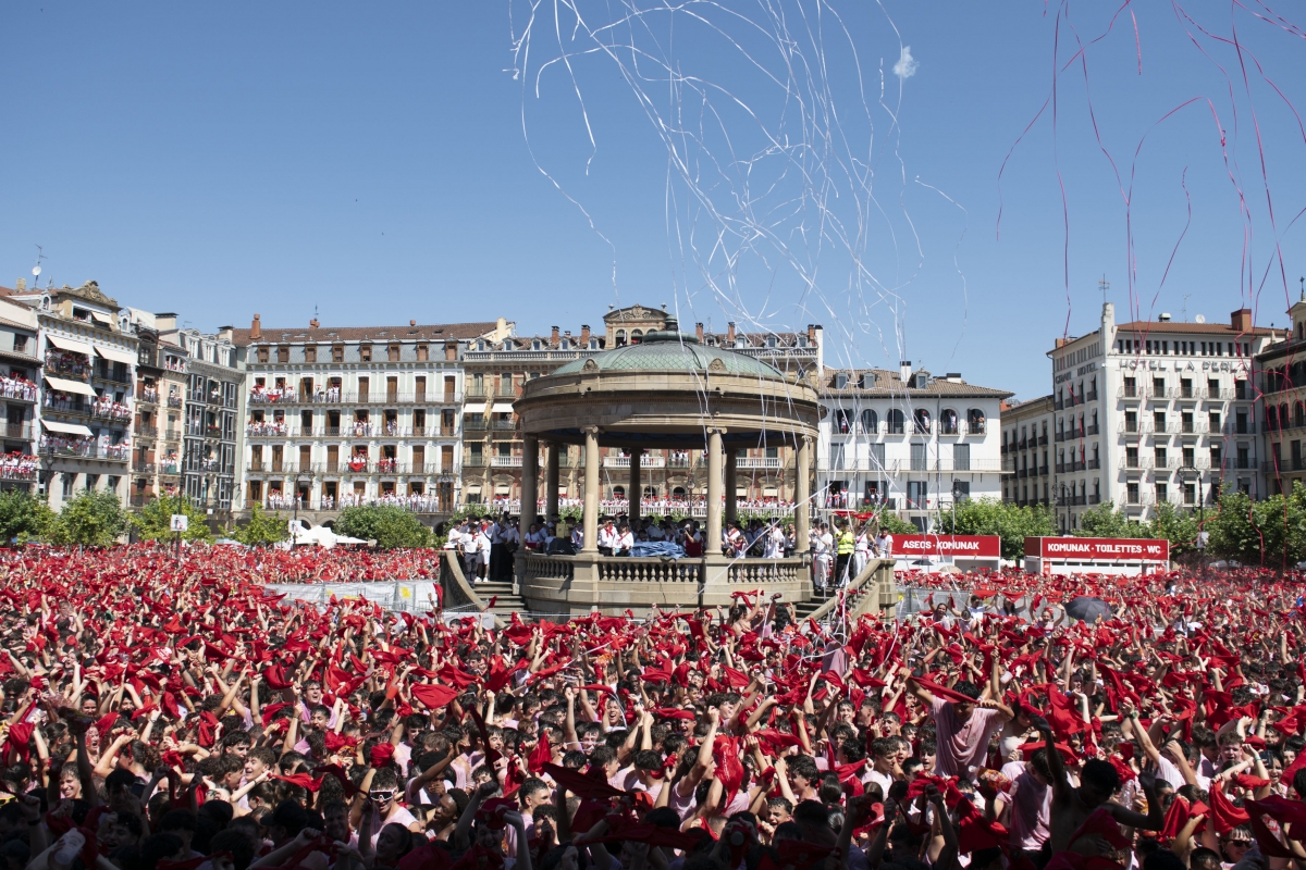 Pamplona valora el normal desarrollo de las fiestas en el primer día de los Sanfermines con récord del transporte urbano