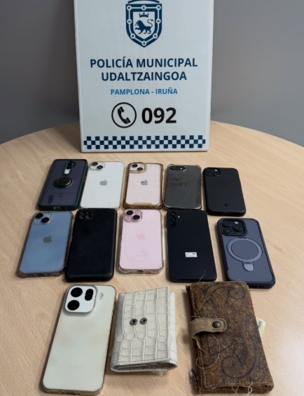 Policía Municipal de Pamplona recupera once teléfonos móviles hurtados minutos después del chupinazo
