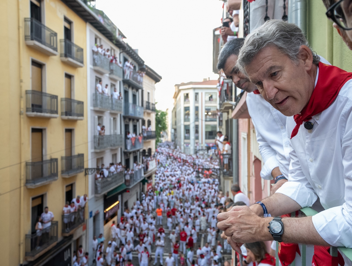 Feijóo visita Pamplona y sigue de cerca los actos taurinos de San Fermín