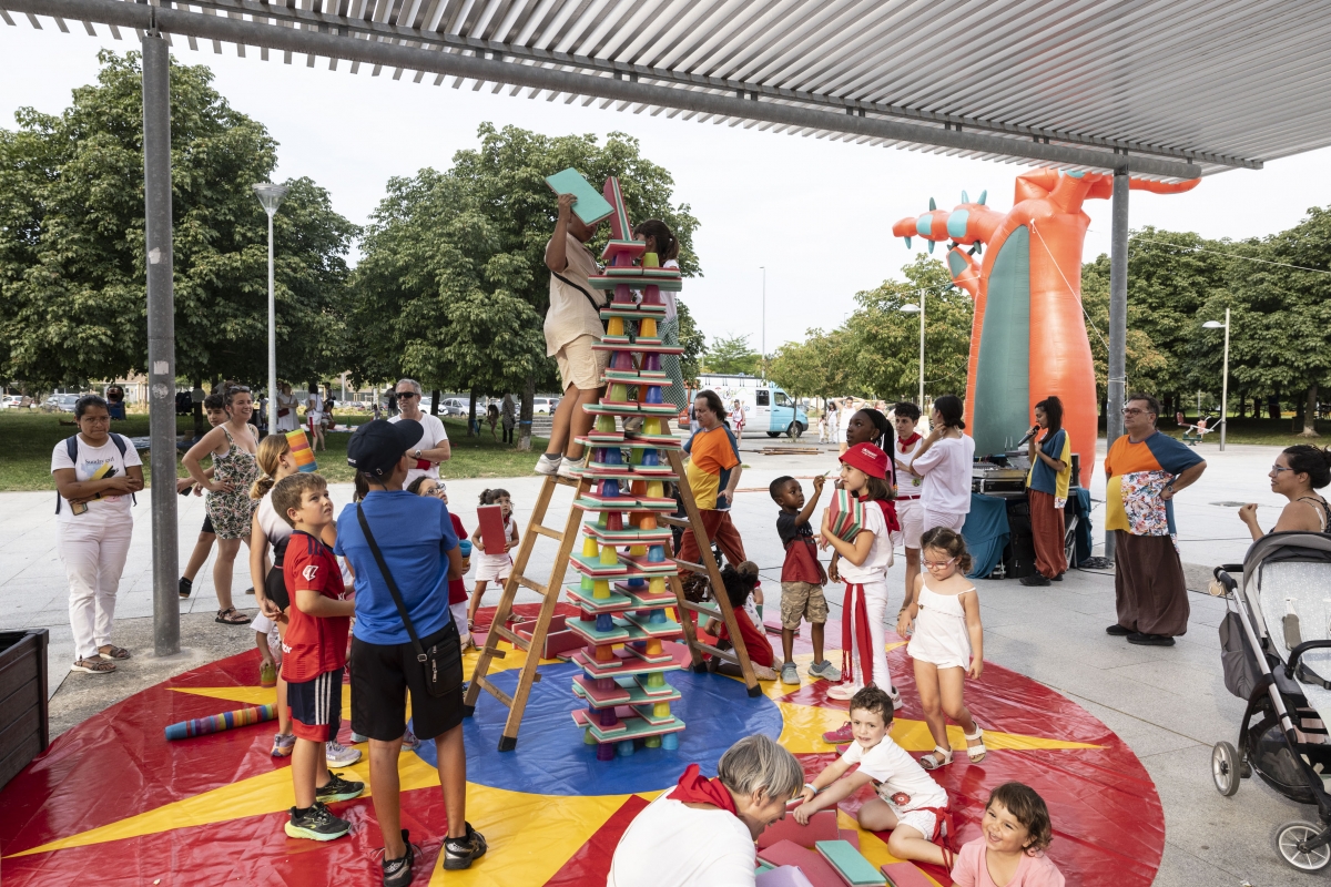 Actuaciones musicales, y juegos infantiles,  llevan la programación de San Fermín a los barrios de Pamplona