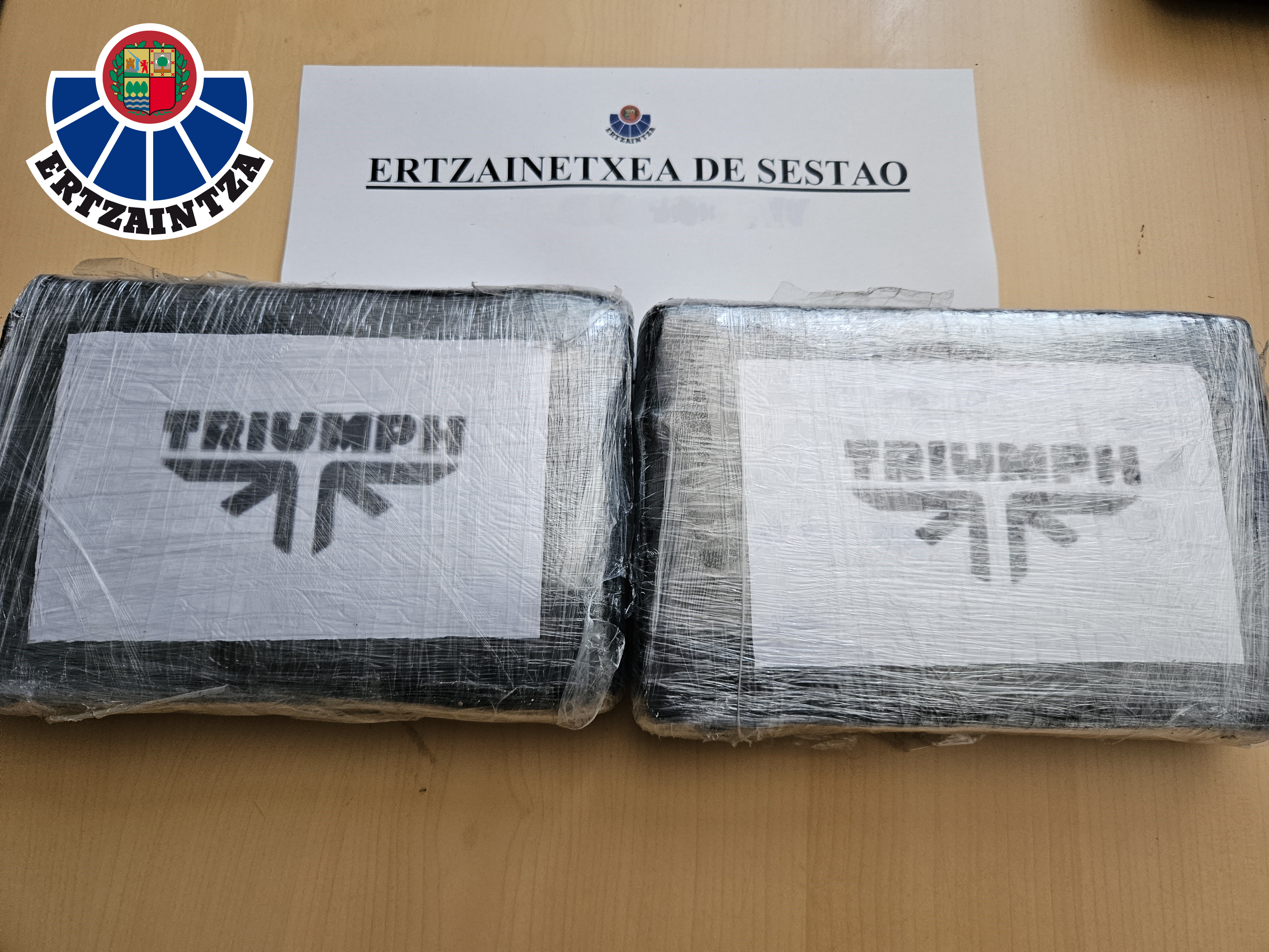 La Ertzaintza detiene a dos hombres con más de dos kilos de cocaína en un aparcamiento de Barakaldo