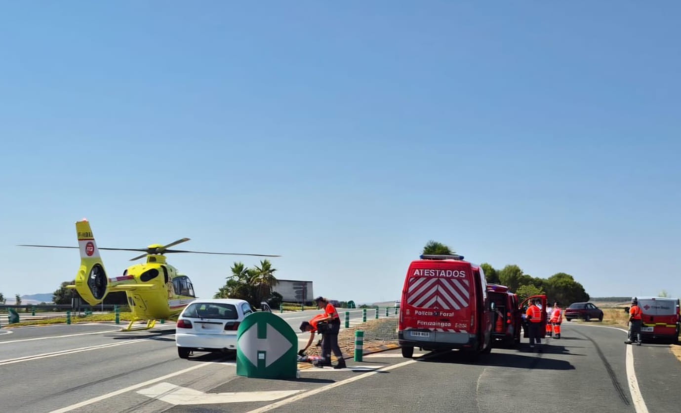 Herido grave un ciclista, de 57 años, tras ser atropellado en la N-121, en el cruce de Olite