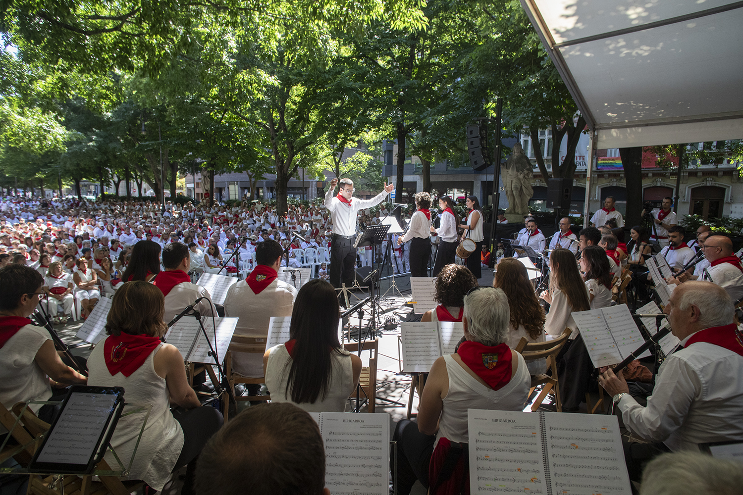 La plaza de San José acoge este domingo el 67º Alarde de Txistularis de Pamplona con el Orfeón Pamplonés y Mielotxin