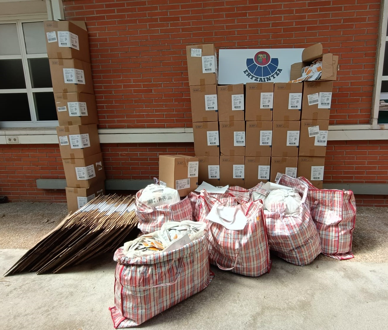 Detenidos dos hombres en Usurbil e investigado el responsable de una farmacia por tráfico de medicamentos