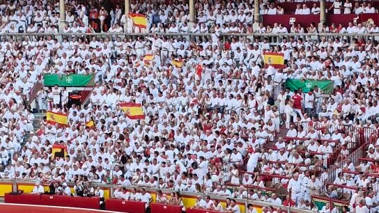 Ibarrola defiende la bandera de España en Pamplona ante las críticas de Chivite por la polarización