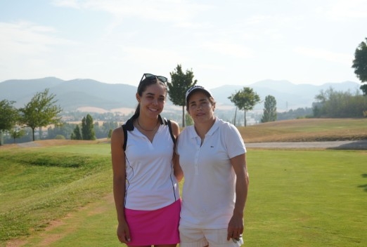 María Hernández y su sobrina Aroa González compiten juntas en el campeonato de España de golf en Gorraiz