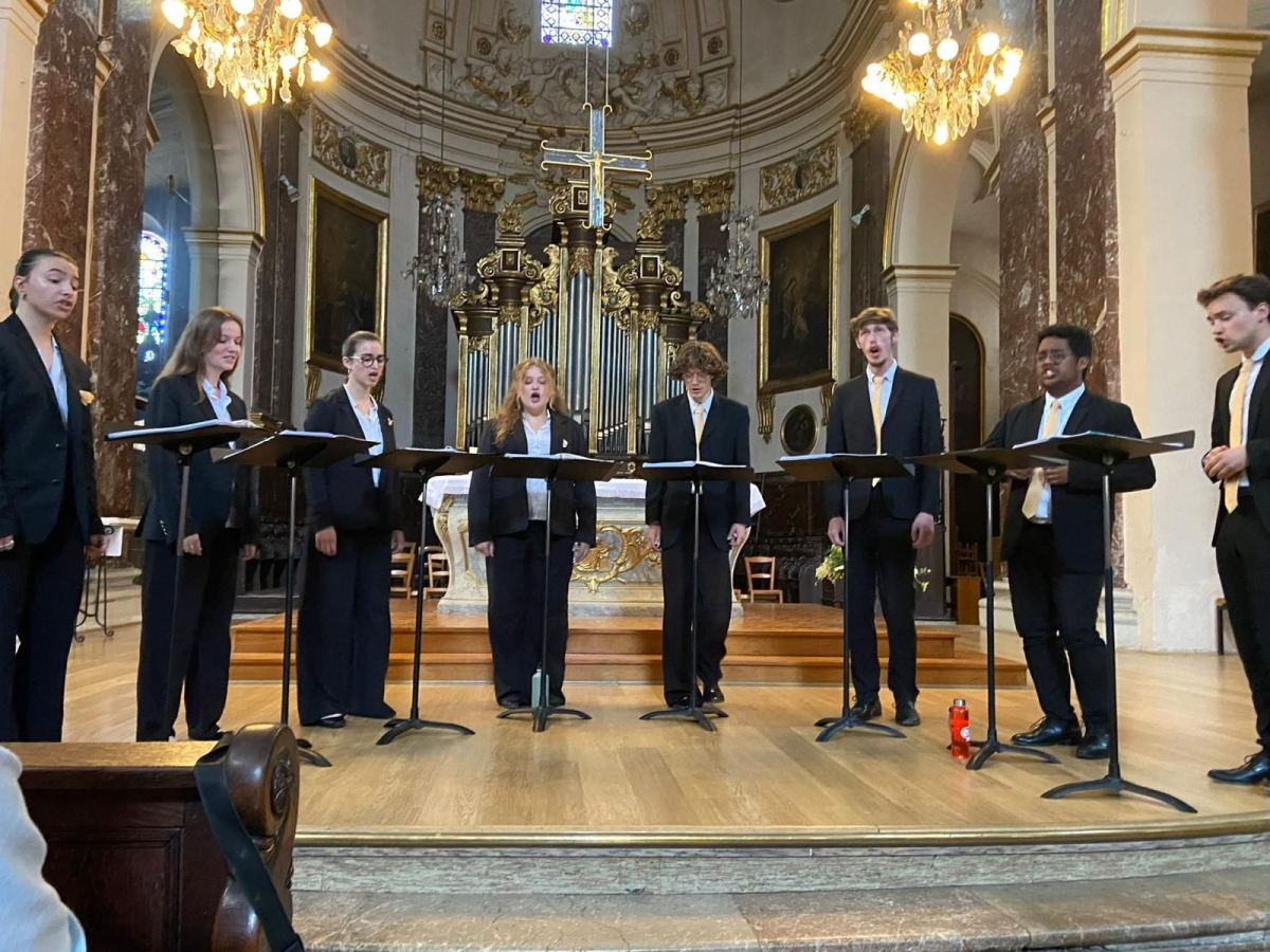 El Refectorio de la Catedral acoge este jueves un concierto solidario del Coro de Normandía