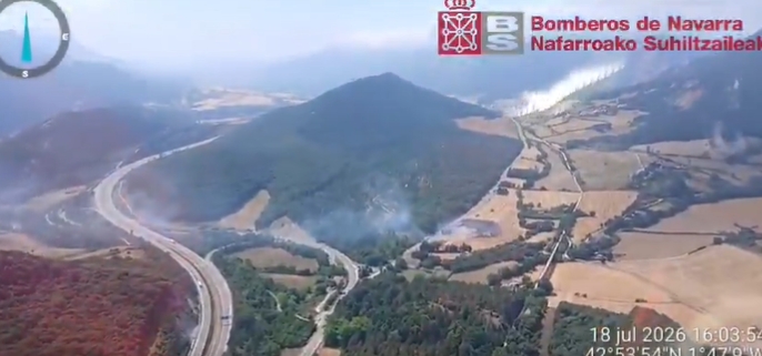 Bomberos extinguen un incendio de vegetación registrado en Iza