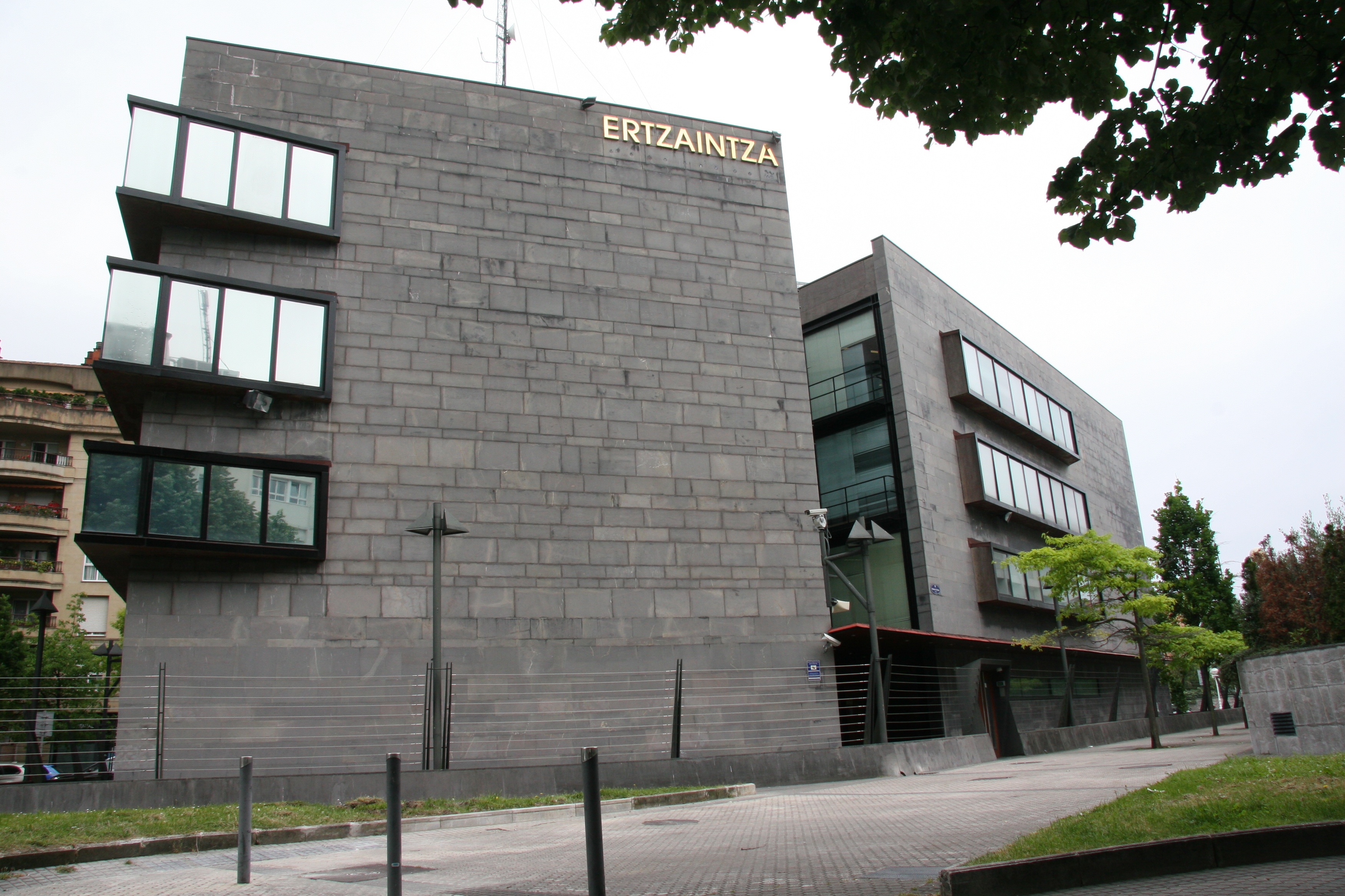 Detenido un joven de 24 años tras robar un bolso al descuido en el Paseo de la Concha de San Sebastián