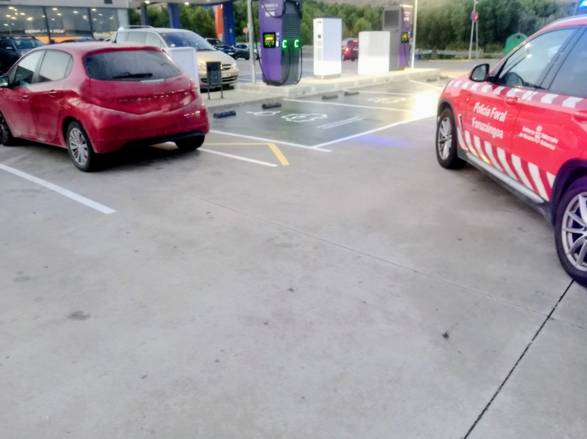 Policía Foral detiene a un conductor en Ribaforada por violencia de género y dar positivo en drogas en la A-68