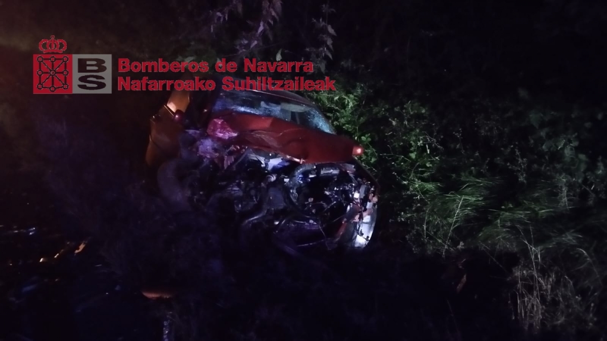 Bomberos de Navarra intervienen en una colisión entre dos vehículos en la N-121-A a la altura de Baztan