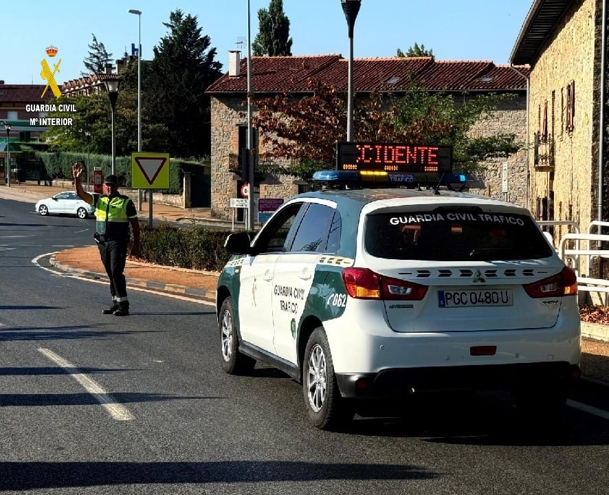Un joven herido grave en un accidente tras sufrir una salida de vía con su moto en la PA-30 en Huarte