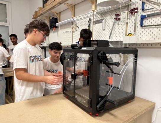 La Asociación Lantxotegi de Berriozar estrena el primer proyecto GarageLAB de innovación educativa en Navarra