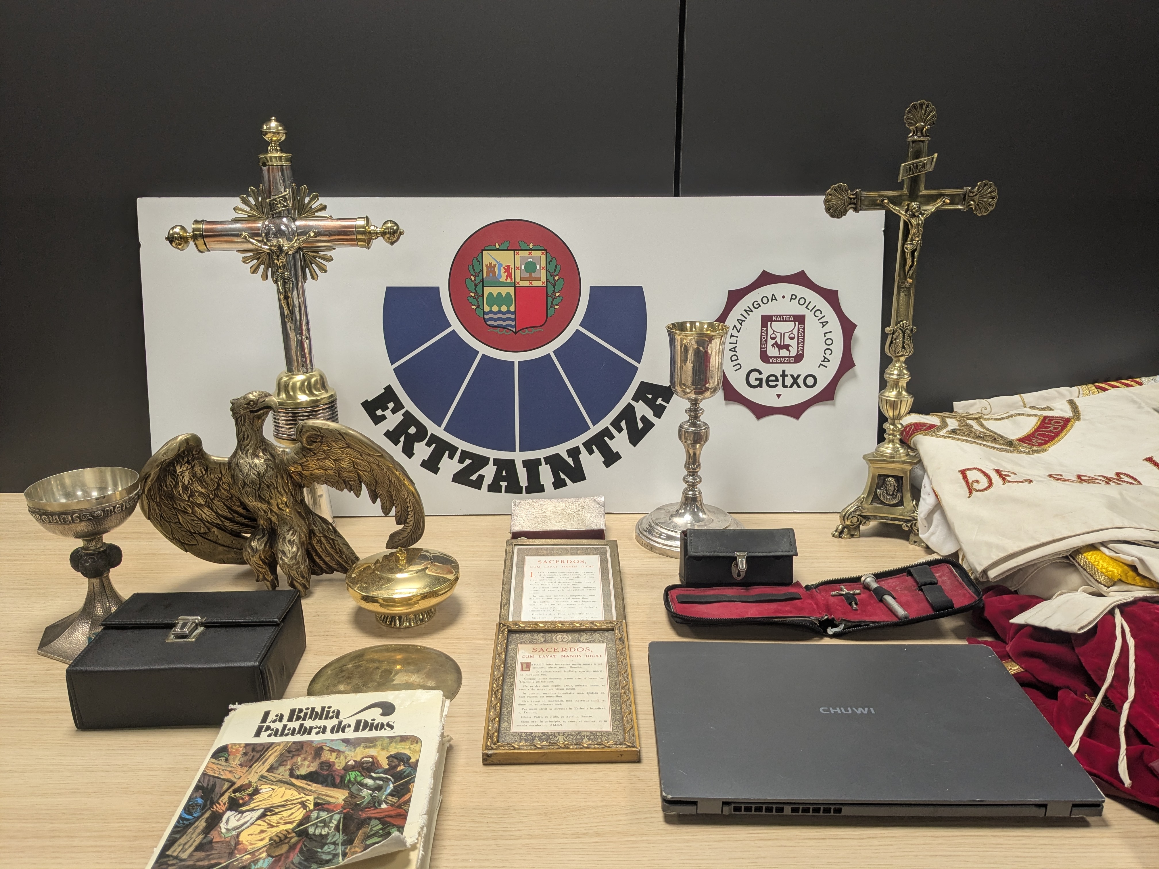 Detenido un hombre por el robo de piezas históricas y material informático en una parroquia de Getxo