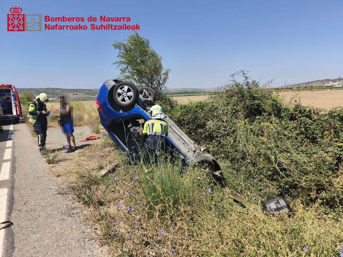 Una mujer, de 41 años, herida tras el aparatoso vuelco de un vehículo en Marcilla