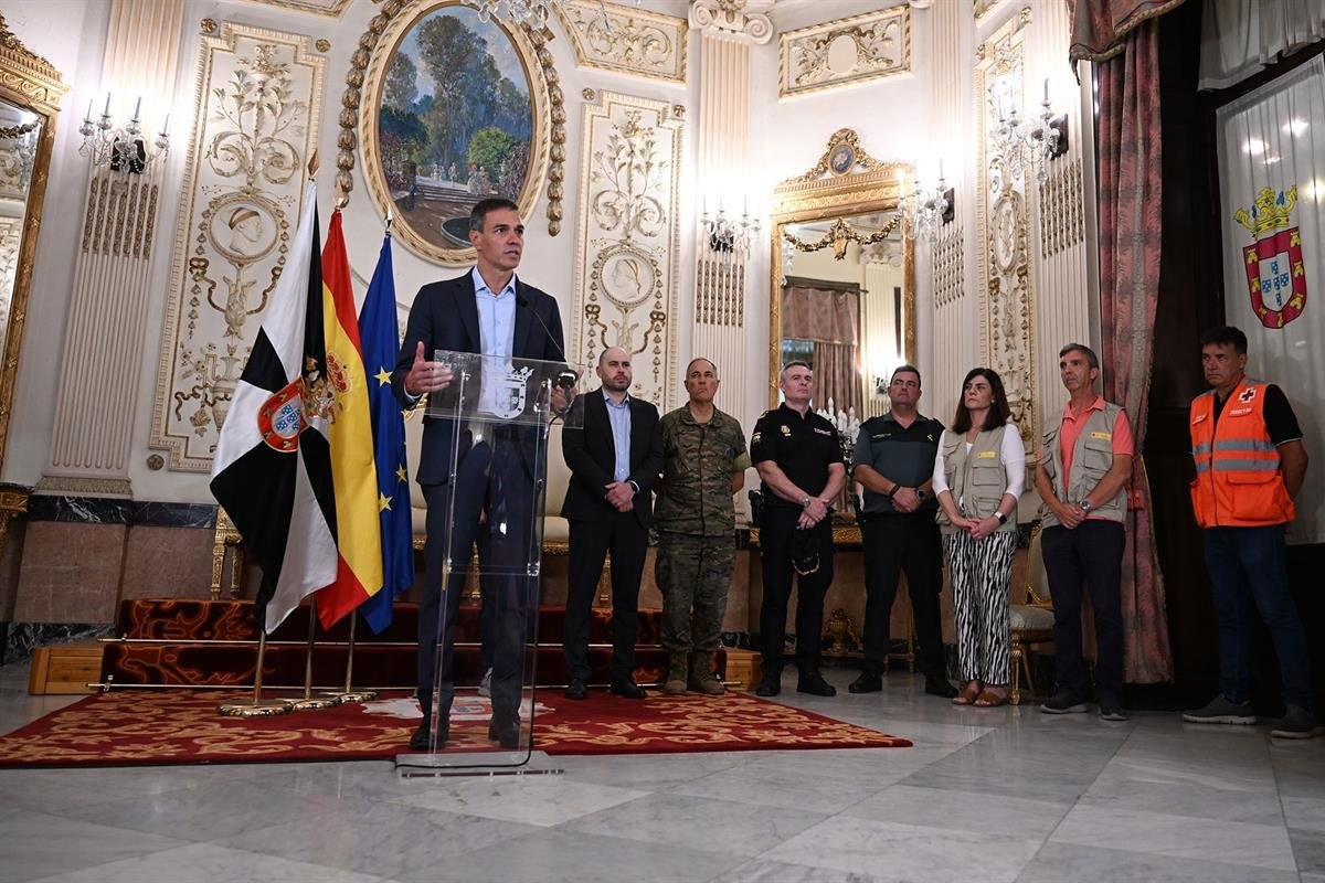 Sánchez colocará boyas en el mar de Ceuta tras calificar la crisis migratoria de violación territorial