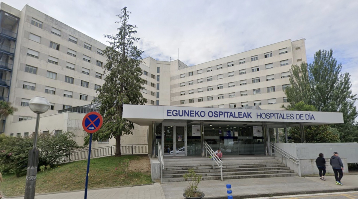 Detenido en Vitoria-Gasteiz tras acometer con un vaso de cristal roto contra un joven tras un intento de robo