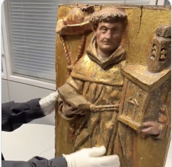 Recuperado en Barcelona un relieve de madera tallada robado hace 16 años en el Monasterio de Santa Clara de Fitero