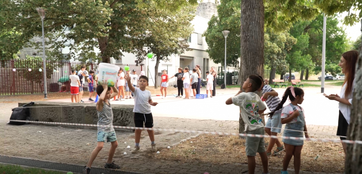 Cuarenta niños y niñas participan en las colonias de verano en Etxabakoitz