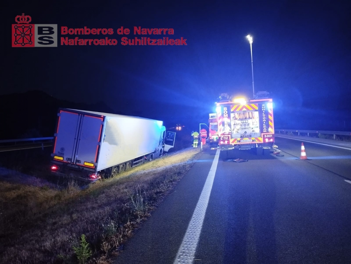 Un camionero de 66 años, herido en la cabeza tras un accidente en la AP-15, en Olite