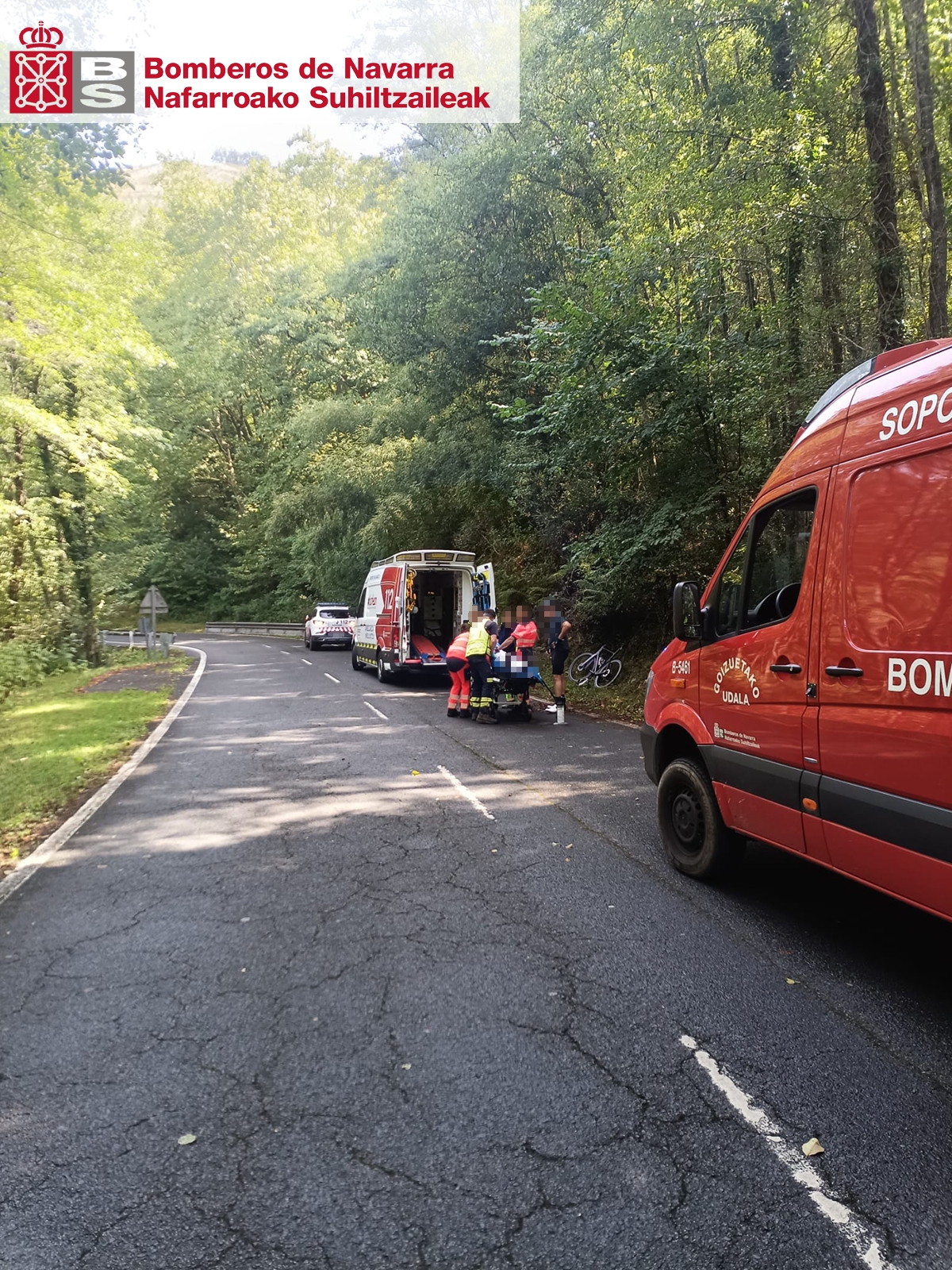Trasladado al Hospital de Donostia un varón, de 52 años, tras caer de la bicicleta en Goizueta