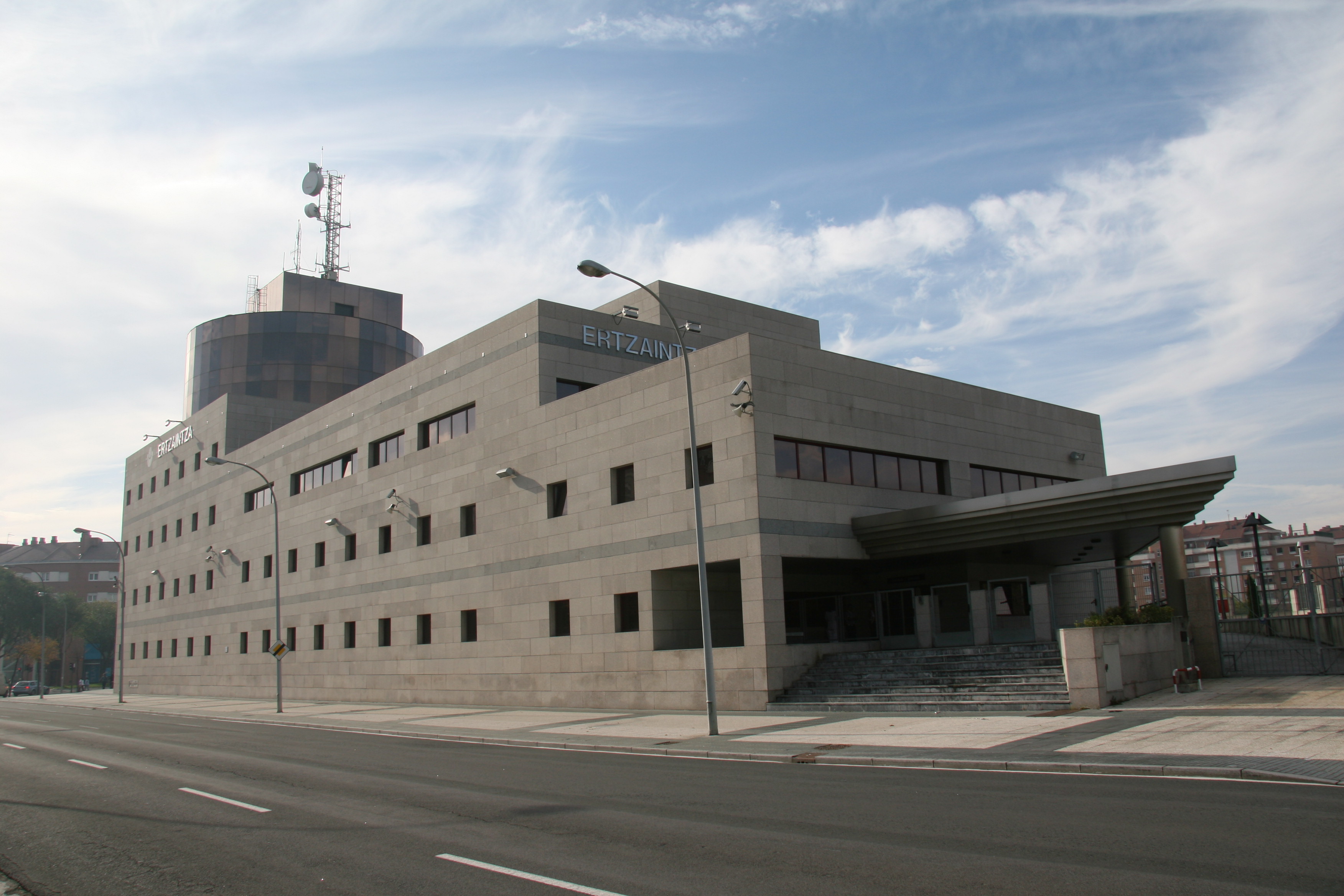 La Ertzaintza detiene en Vitoria a un joven magrebí acusado de asaltar y lesionar a tres mujeres mayores