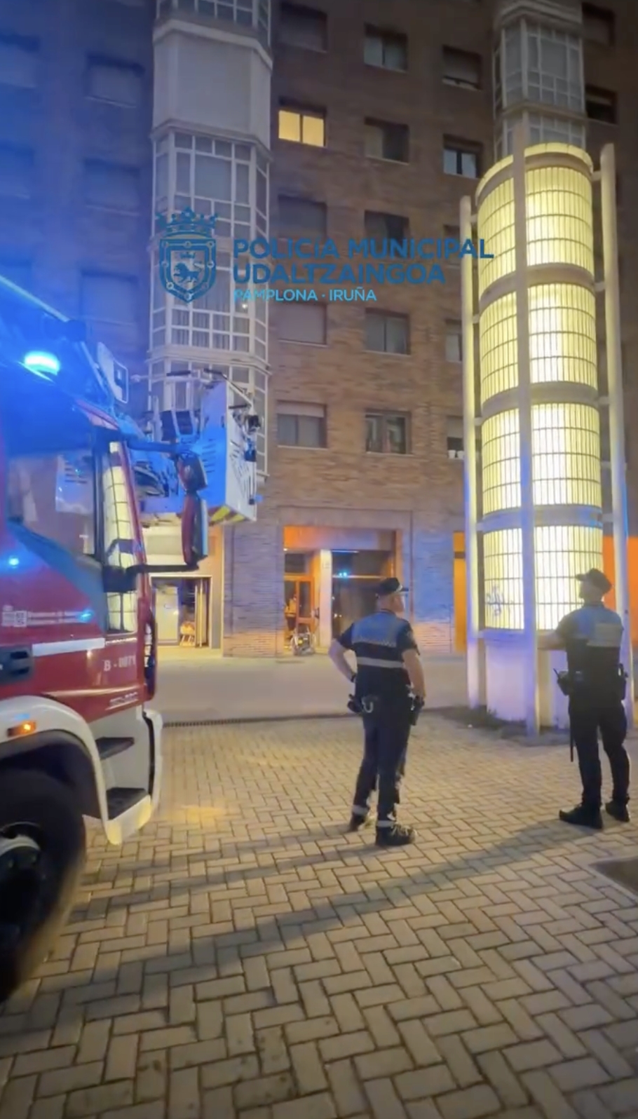 Aparatoso incendio en una vivienda en el Paseo García de Nájera