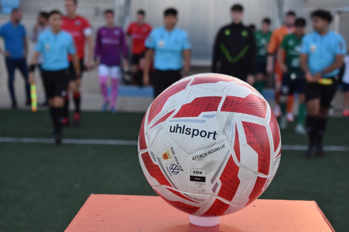 La Federación Navarra de Fútbol reparte 12.000 balones gratis entre los clubes forales