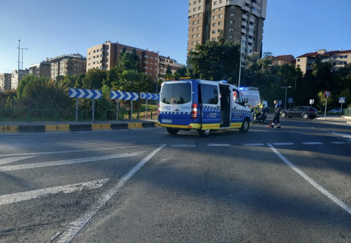 Cinco heridos leves en diecisiete accidentes de tráfico en Pamplona, dos de ellos atropellos en San Juan