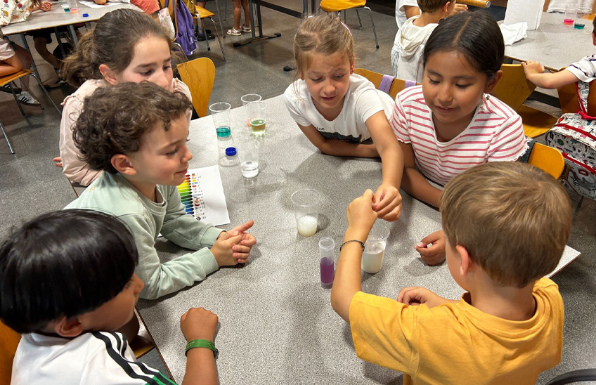 250 niños exploran la ciencia en los campamentos 'Cienceando' de verano