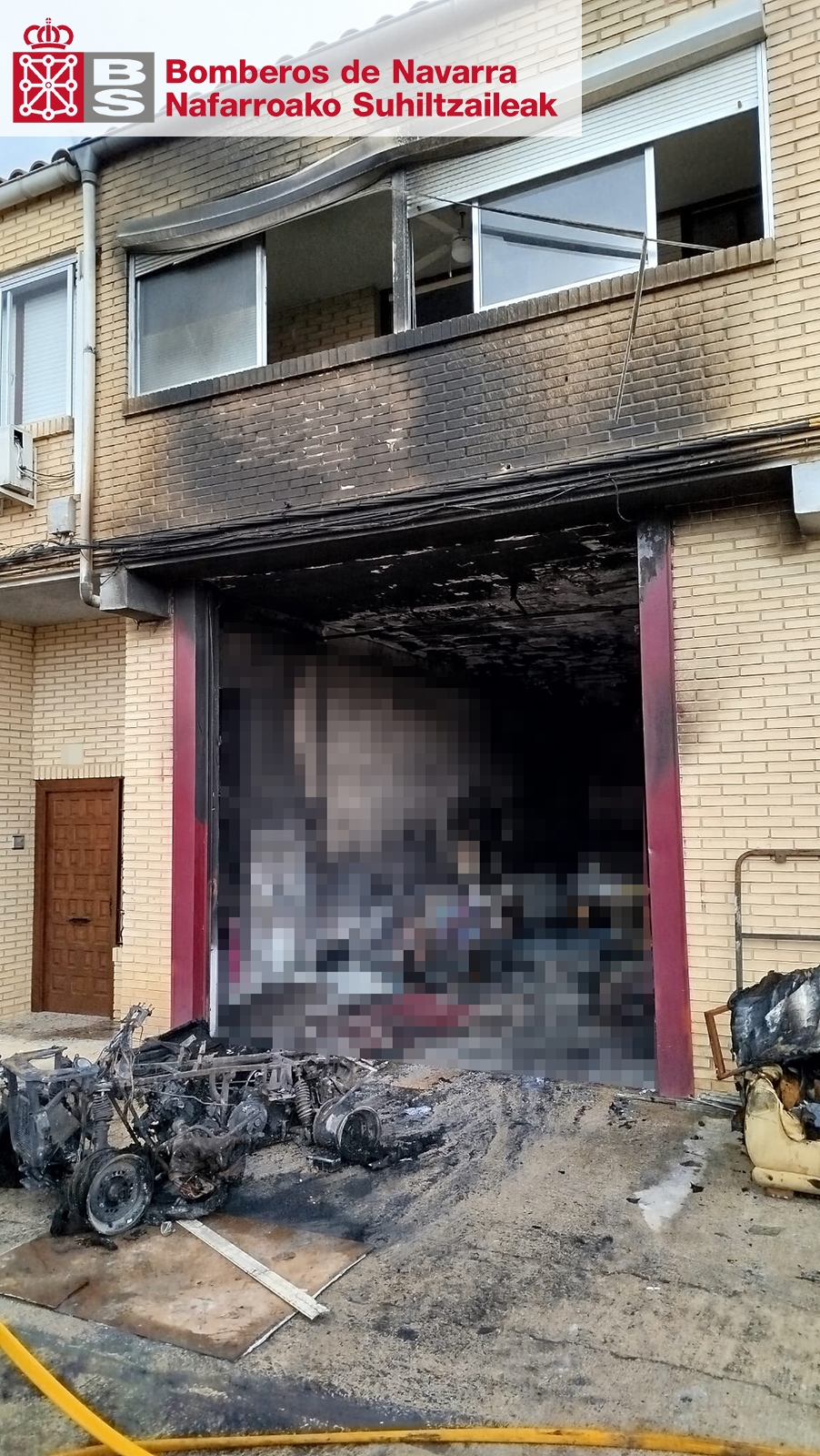 Un incendio calcina la bajera de una vivienda unifamiliar en Artajona