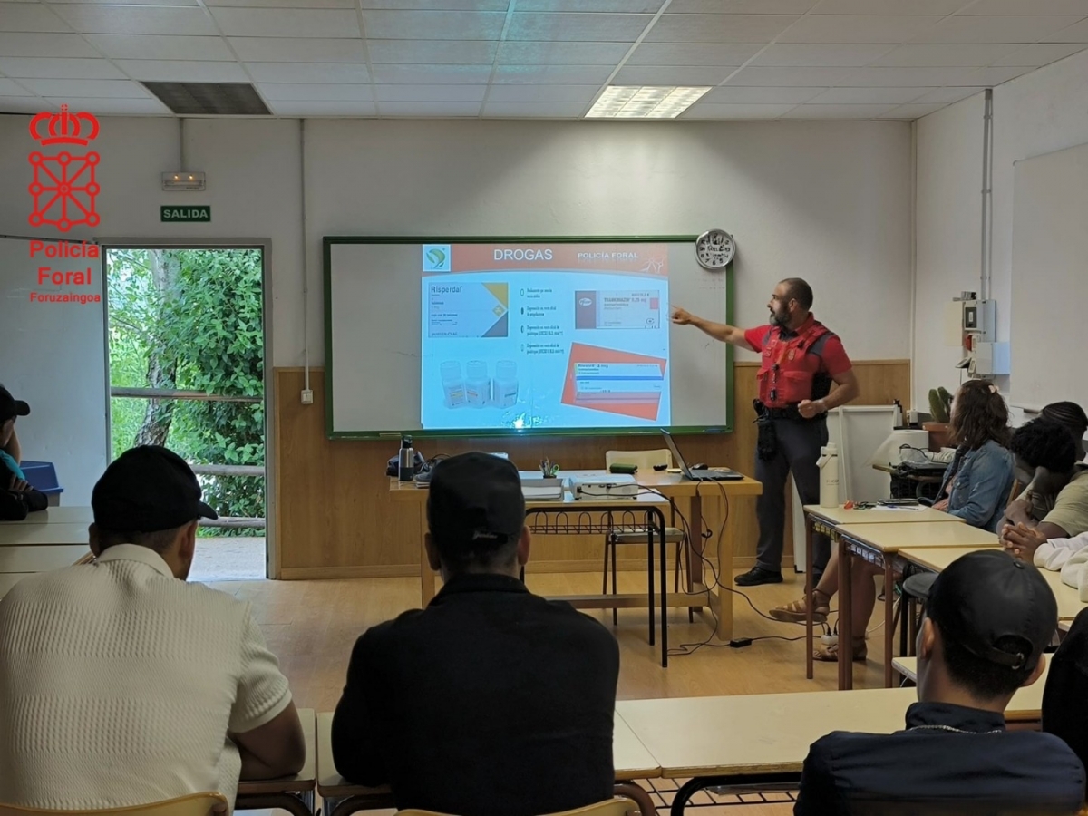 La Policía Foral concluye sus jornadas formativas en la Escuela Taller de Ilundain para reforzar la prevención temprana
